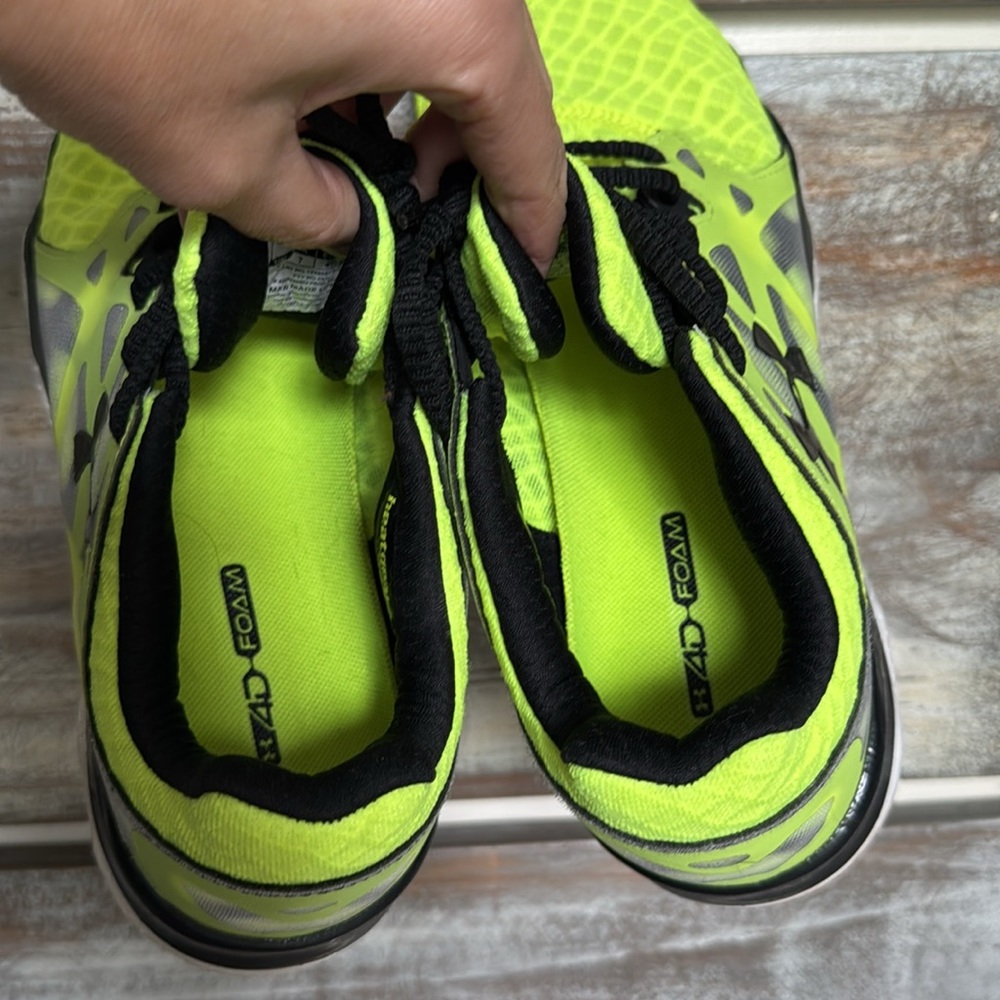 Under Armour Green and Black Sneakers Lightweight Athletic Design - Picture 8 of 8